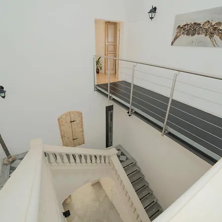 Relais Carlo V - Palazzo Storico B&B 갈리폴리