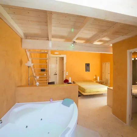 Relais Carlo V - Palazzo Storico 2*