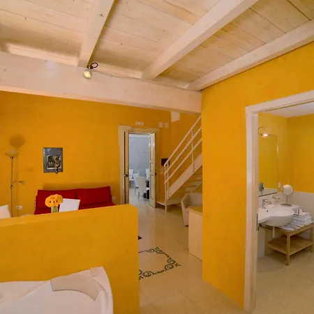 Couette-café Relais Carlo V - Palazzo Storico 4*
