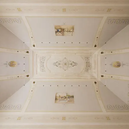 Relais Carlo V - Palazzo Storico ベッド・アンド・ブレックファスト 2*