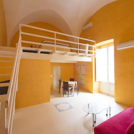Relais Carlo V - Palazzo Storico Bed & Breakfast 4*
