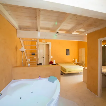 Relais Carlo V - Palazzo Storico Bed & Breakfast Gallipolli