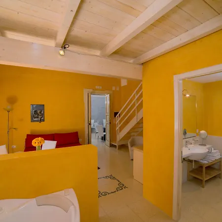 Relais Carlo V - Palazzo Storico Bed and Breakfast