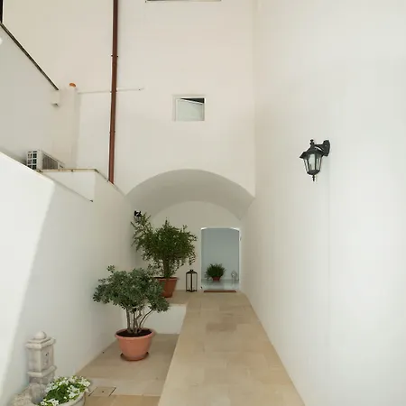 Relais Carlo V - Palazzo Storico 住宿加早餐酒店 加利波利