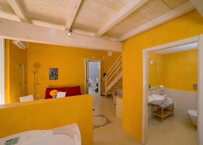 Bed & Breakfast Relais Carlo V - Palazzo Storico 4*