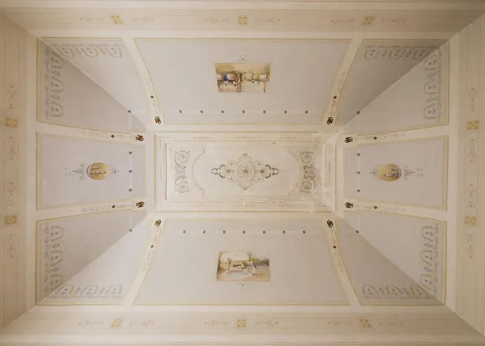 Relais Carlo V - Palazzo Storico Bed & Breakfast 4*