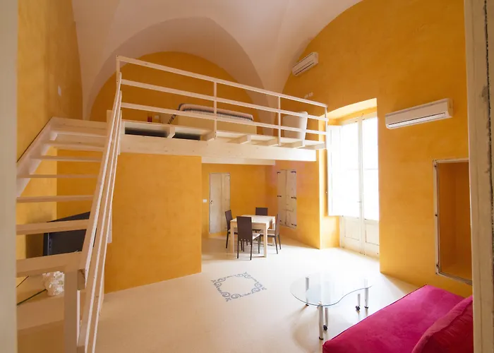 Relais Carlo V - Palazzo Storico Bed & Breakfast 4*